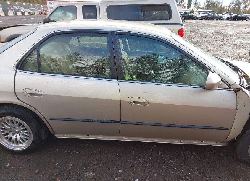 Photo 13 of 2000 Honda Accord 2.3 LX (VIN JHMCG5645YC027607)