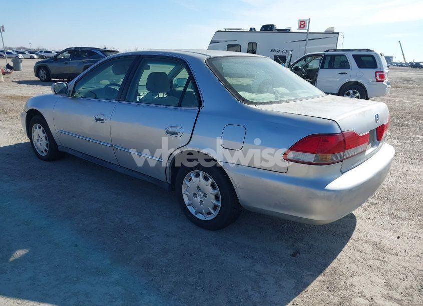 Photo 3 of 2001 Honda Accord 2.3 LX (VIN JHMCG56461C015116)