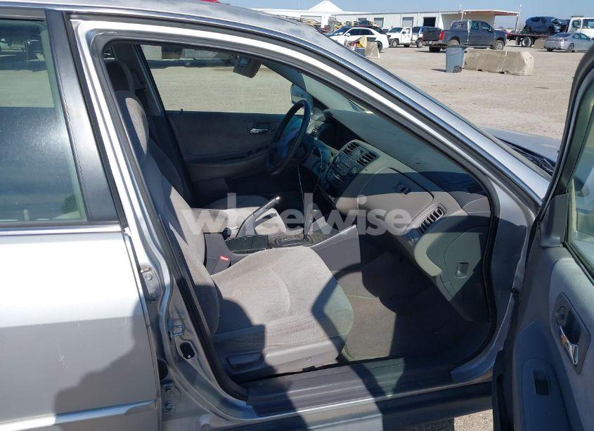 Photo 5 of 2001 Honda Accord 2.3 LX (VIN JHMCG56461C015116)