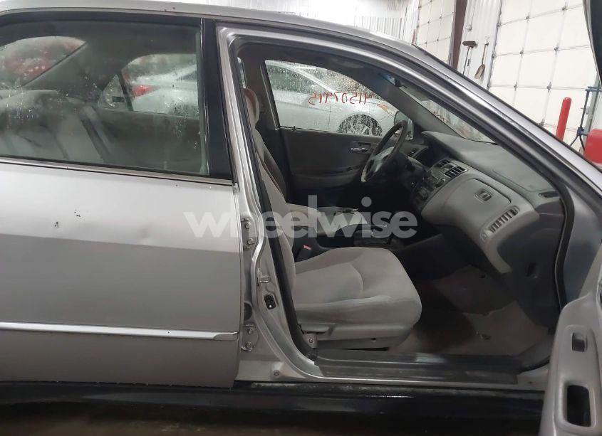 Photo 5 of 2002 Honda Accord 2.3 LX (VIN JHMCG56472C000996)