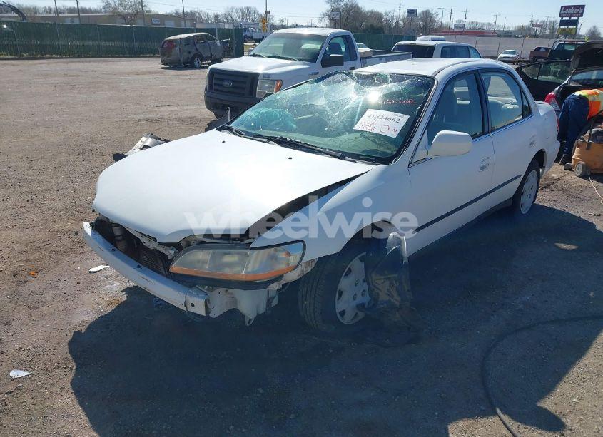 Photo 2 of 1999 Honda Accord LX (VIN JHMCG5647XC017501)