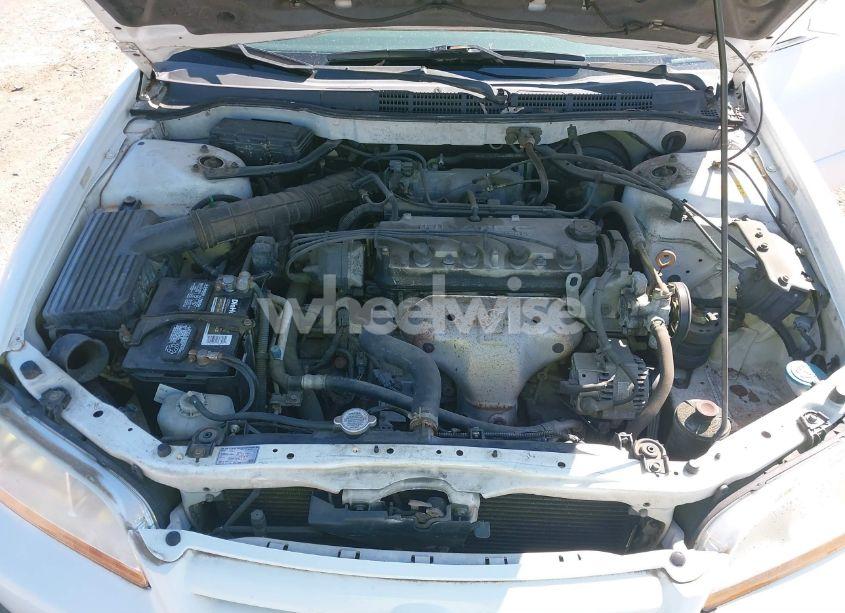 Photo 10 of 2001 Honda Accord LX (VIN JHMCG56481C003548)