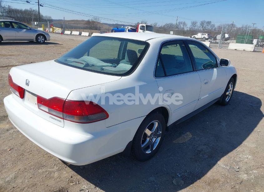 Photo 4 of 2001 Honda Accord LX (VIN JHMCG56481C003548)