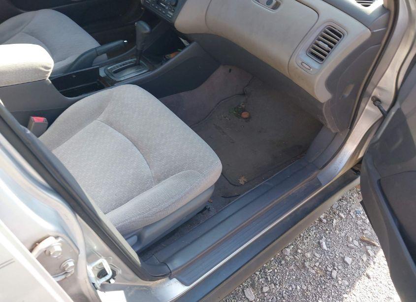 Photo 5 of 2002 Honda Accord 2.3 SE (VIN JHMCG56752C001302)