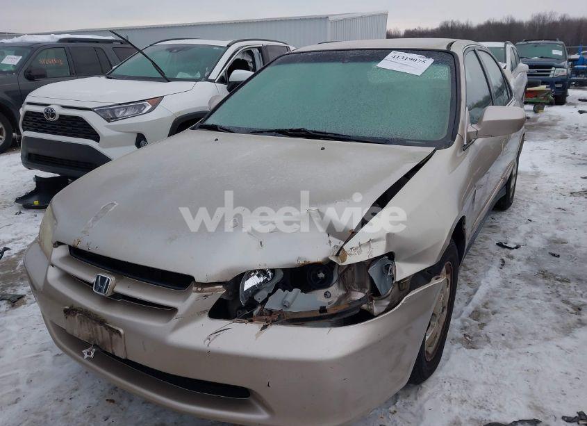 Photo 2 of 2000 Honda Accord SDN (VIN JHMCG5676YC042093)