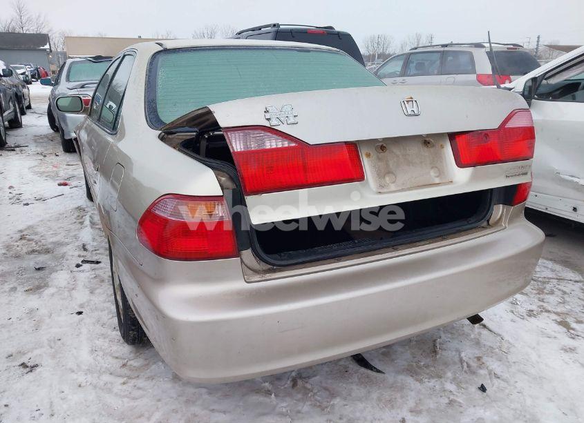 Photo 3 of 2000 Honda Accord SDN (VIN JHMCG5676YC042093)