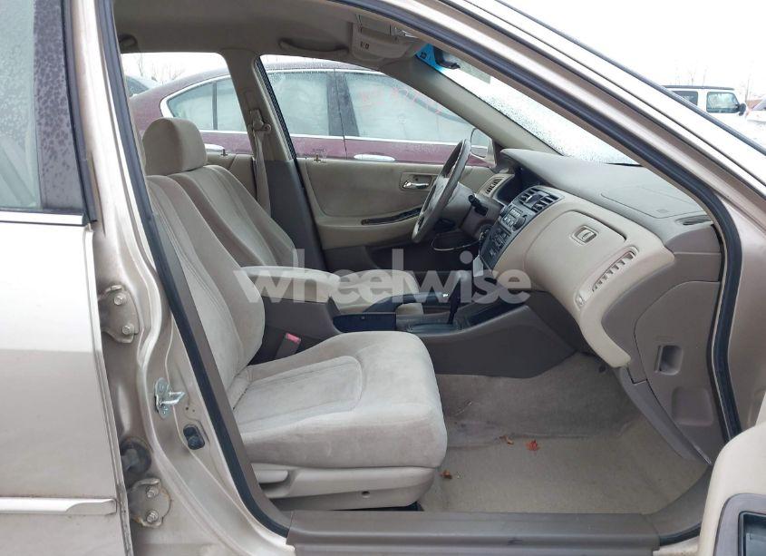 Photo 5 of 2000 Honda Accord SDN (VIN JHMCG5676YC042093)