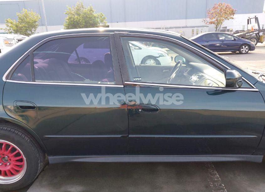 Photo 13 of 2001 Honda Accord 2.3 LX (VIN JHMCG66501C018432)