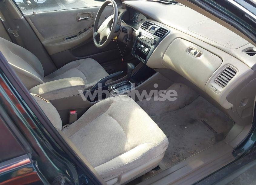 Photo 5 of 2001 Honda Accord 2.3 LX (VIN JHMCG66501C018432)