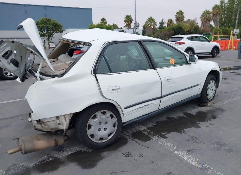 Photo 4 of 1999 Honda Accord LX (VIN JHMCG6650XC010808)