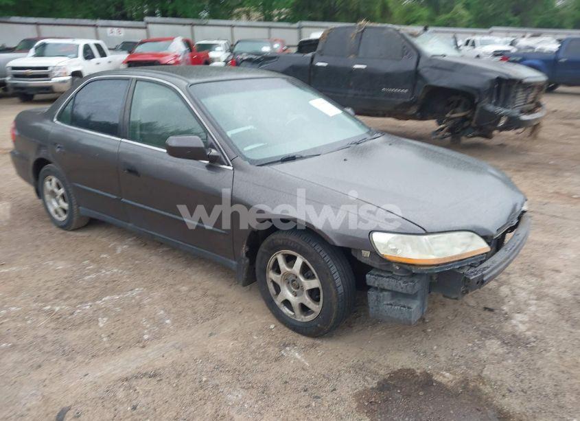 1999 Honda Accord LX (VIN JHMCG6658XC030675) main photo