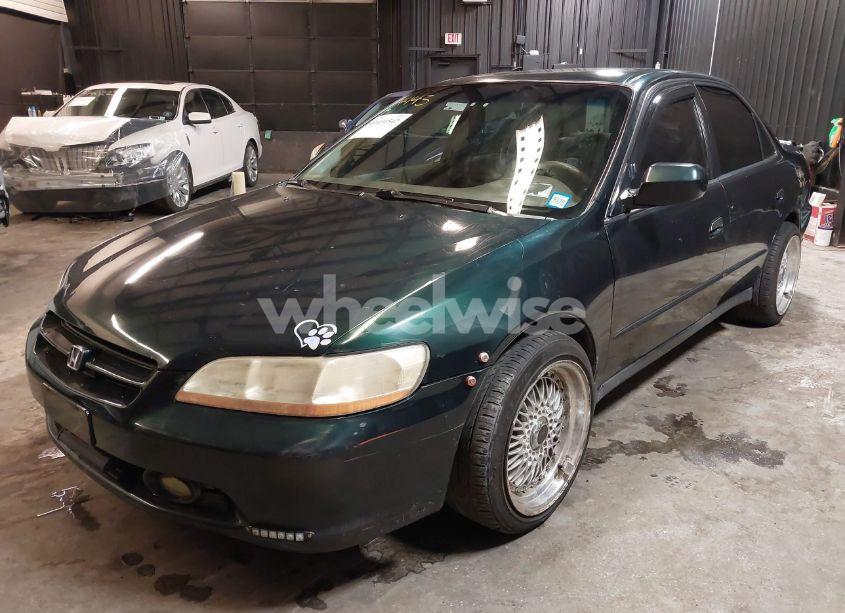 Photo 2 of 1999 Honda Accord LX (VIN JHMCG665XXC004207)