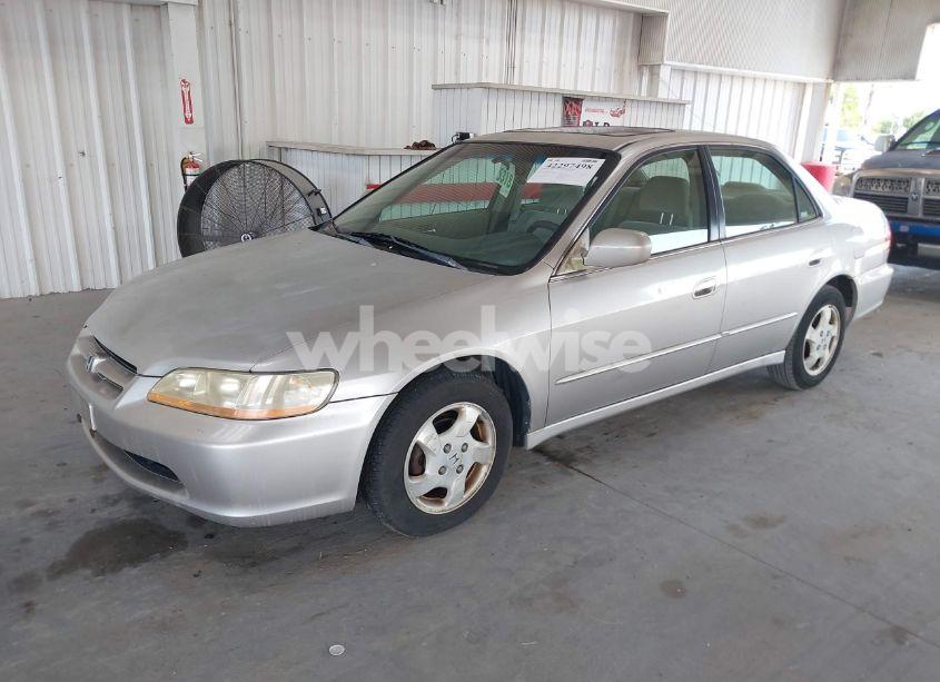 Photo 2 of 1999 Honda Accord EX (VIN JHMCG6674XC017178)