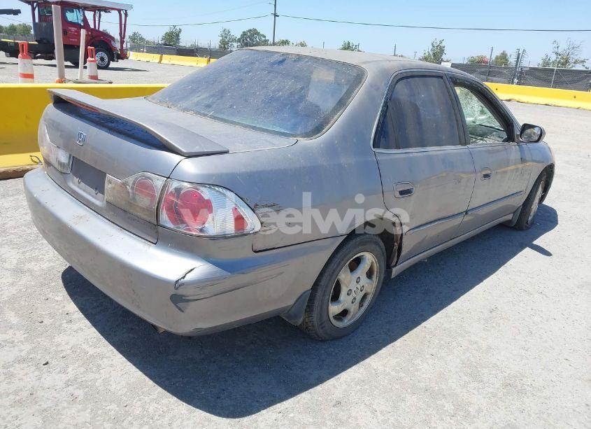 Photo 4 of 2000 Honda Accord 2.3 EX (VIN JHMCG6679YC029828)