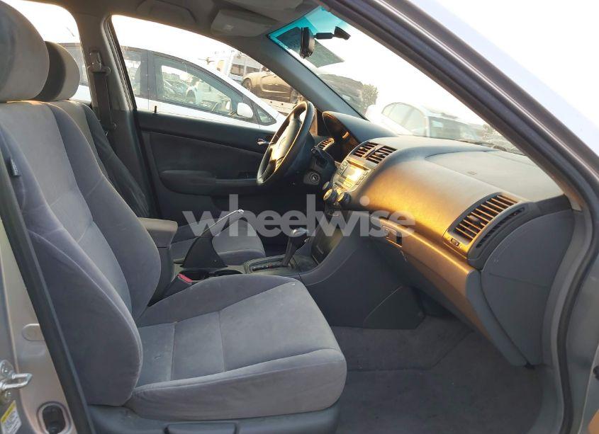 Photo 5 of 2006 Honda Accord 2.4 VP (VIN JHMCM56146C000734)