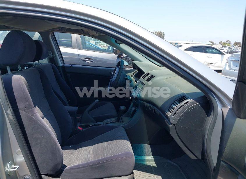 Photo 5 of 2004 Honda Accord 2.4 LX (VIN JHMCM56304C010014)