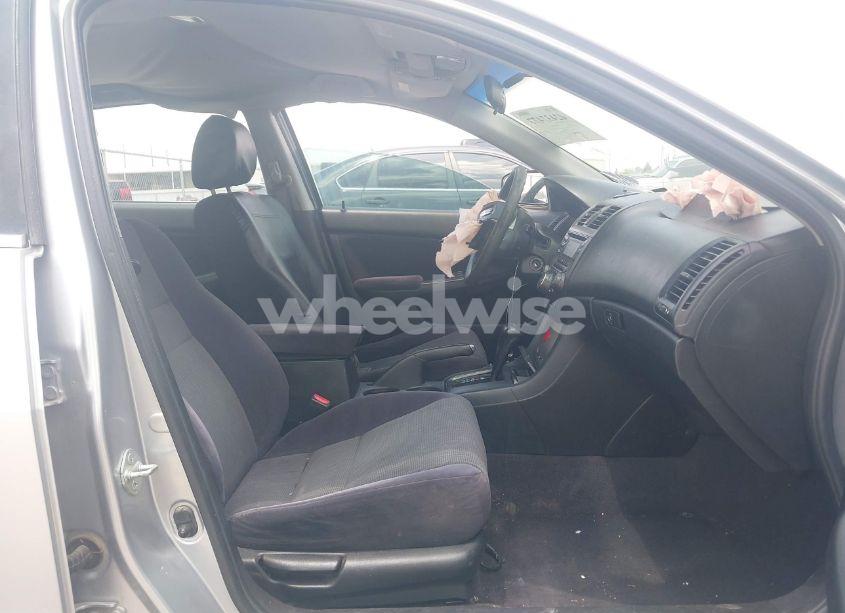 Photo 5 of 2004 Honda Accord 2.4 LX (VIN JHMCM56304C029761)