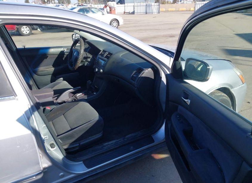 Photo 5 of 2004 Honda Accord 2.4 LX (VIN JHMCM56334C012341)
