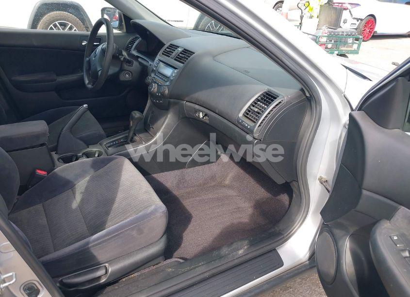 Photo 5 of 2004 Honda Accord 2.4 LX (VIN JHMCM56364C012351)