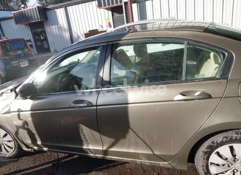 Photo 14 of 2009 Honda Accord 2.4 LX (VIN JHMCP26309C012696)