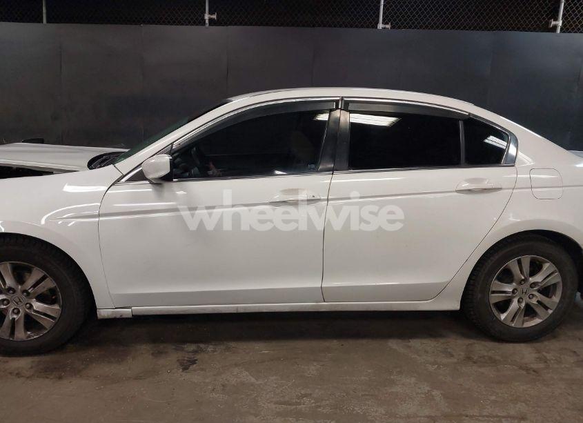 Photo 14 of 2009 Honda Accord 2.4 LX-P (VIN JHMCP26489C016925)