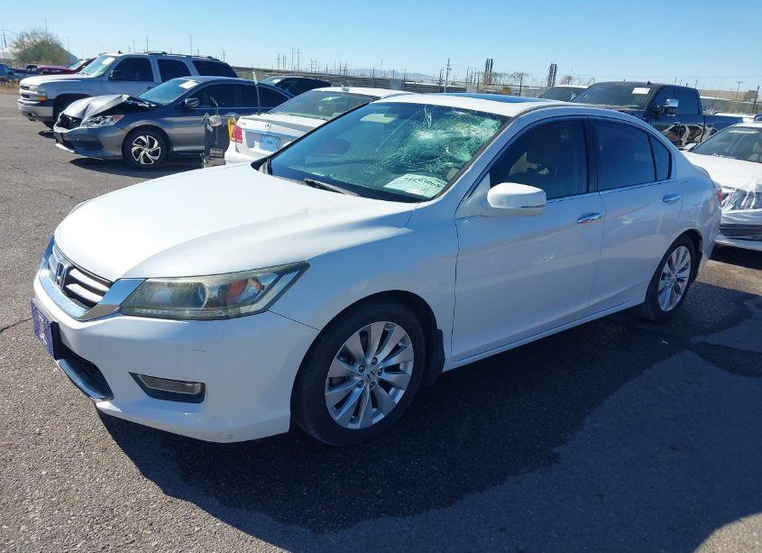 Photo 2 of 2013 Honda Accord EX (VIN JHMCR2F77DC000504)
