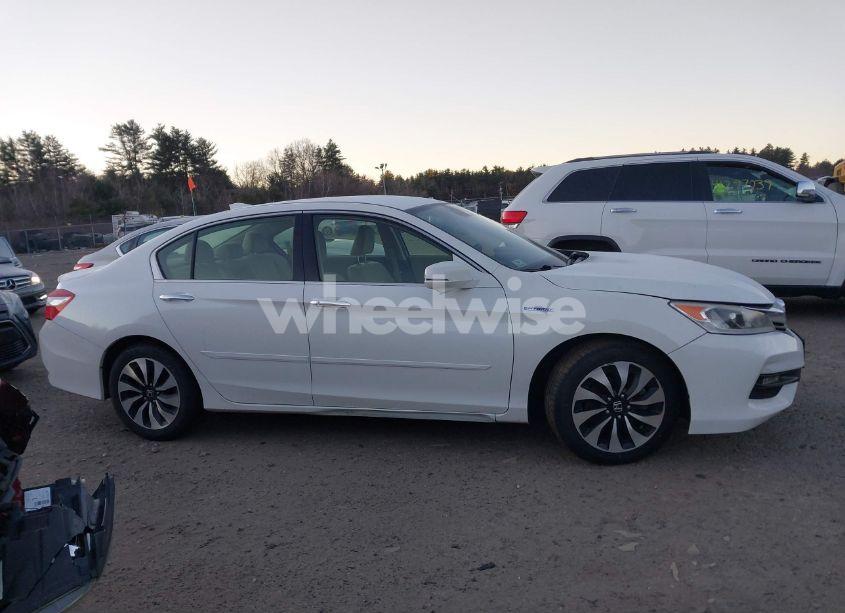 Photo 13 of 2017 Honda Accord HYBRID (VIN JHMCR6F3XHC000426)