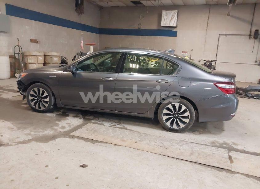 Photo 14 of 2017 Honda Accord HYBRID EX-L (VIN JHMCR6F55HC008001)