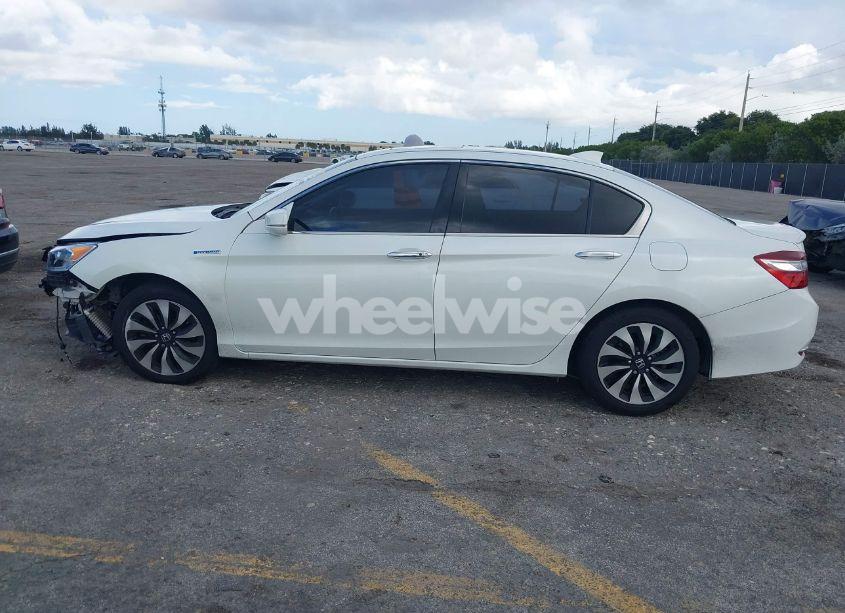 Photo 14 of 2017 Honda Accord HYBRID EX-L (VIN JHMCR6F5XHC001366)