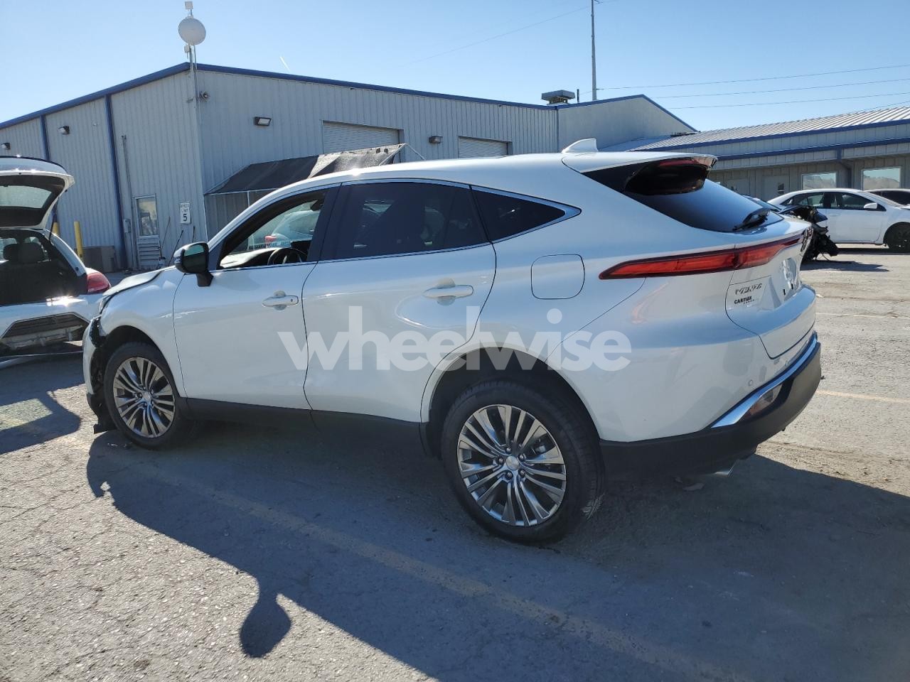 Photo 2 of 2022 TOYOTA VENZA LE (VIN JHMCR6F72HC020009)
