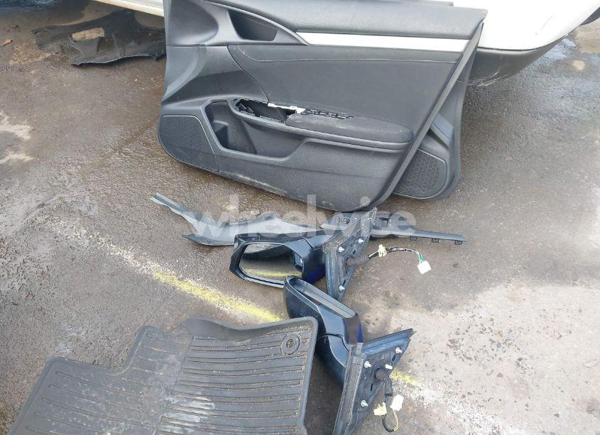 Photo 12 of 2018 Honda Civic EX-T (VIN JHMFC1F30JX000113)