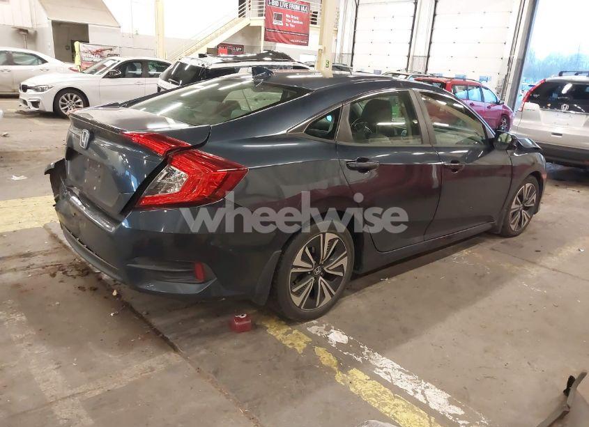 Photo 4 of 2018 Honda Civic EX-T (VIN JHMFC1F30JX030860)