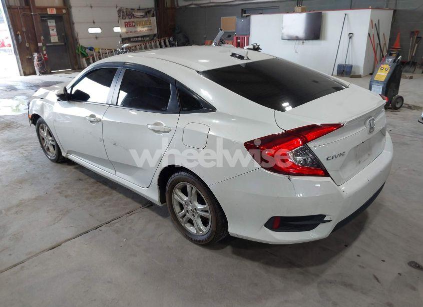 Photo 3 of 2018 Honda Civic EX-T (VIN JHMFC1F31JX009273)