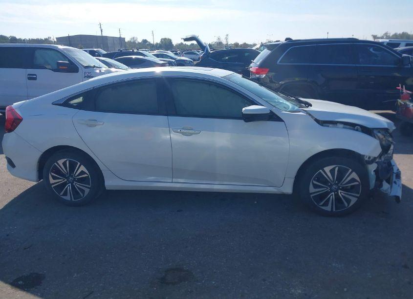 Photo 13 of 2018 Honda Civic EX-T (VIN JHMFC1F31JX027465)