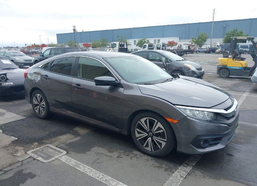 2018 Honda Civic EX-T (VIN JHMFC1F32JX005989) main photo
