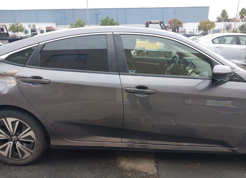 Photo 13 of 2018 Honda Civic EX-T (VIN JHMFC1F32JX005989)