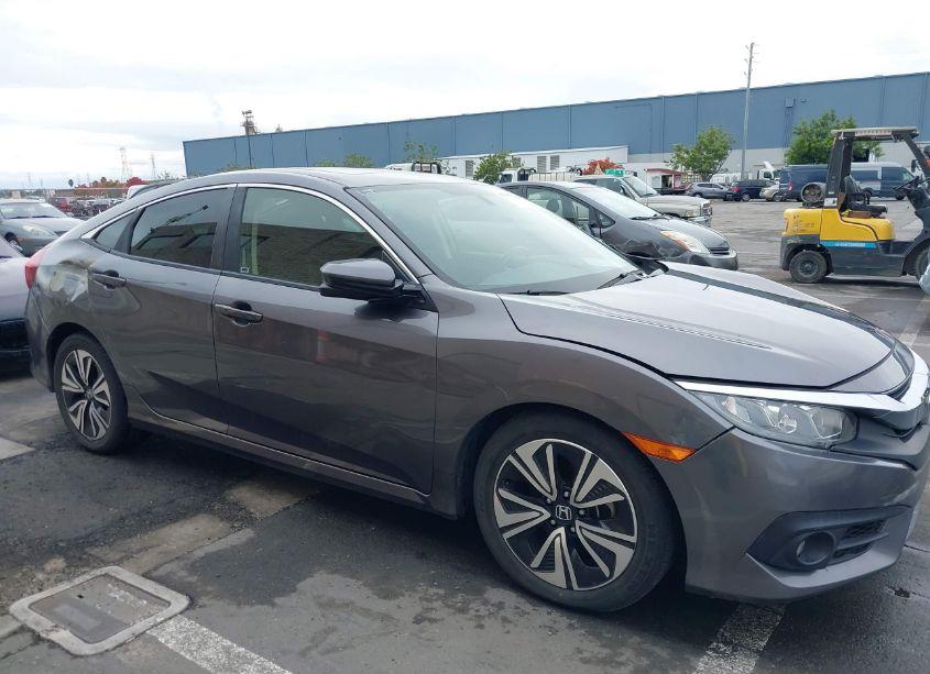 Photo 17 of 2018 Honda Civic EX-T (VIN JHMFC1F32JX005989)