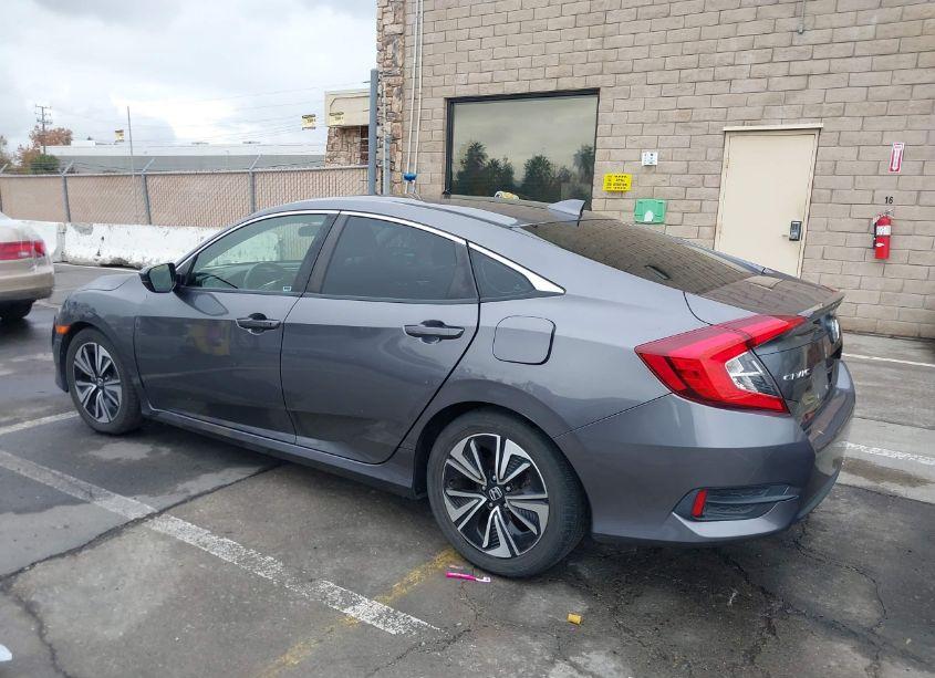 Photo 3 of 2018 Honda Civic EX-T (VIN JHMFC1F32JX005989)