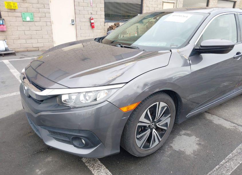 Photo 6 of 2018 Honda Civic EX-T (VIN JHMFC1F32JX005989)