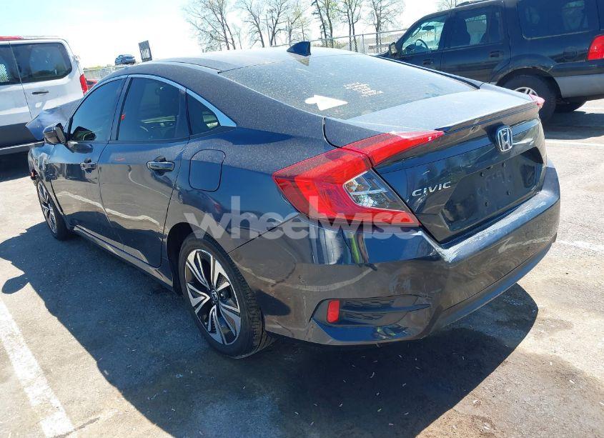 Photo 3 of 2018 Honda Civic EX-T (VIN JHMFC1F32JX024932)