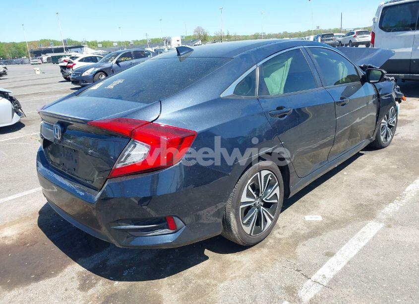 Photo 4 of 2018 Honda Civic EX-T (VIN JHMFC1F32JX024932)