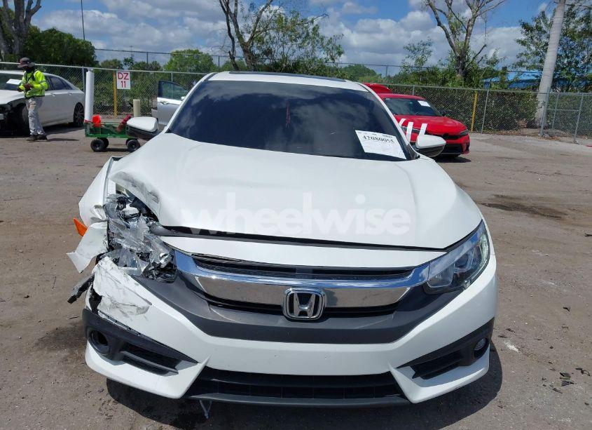 Photo 13 of 2018 Honda Civic EX-T (VIN JHMFC1F33JX034711)