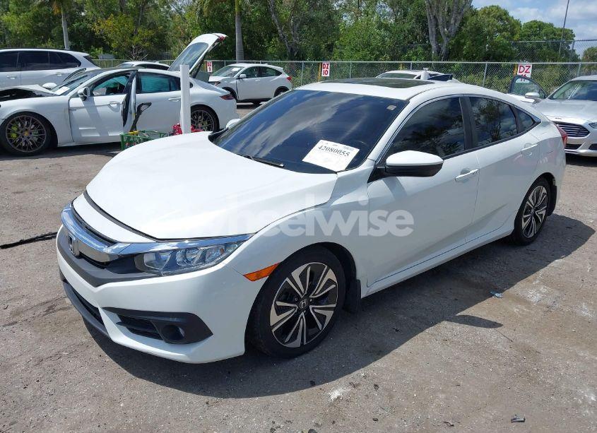 Photo 2 of 2018 Honda Civic EX-T (VIN JHMFC1F33JX034711)