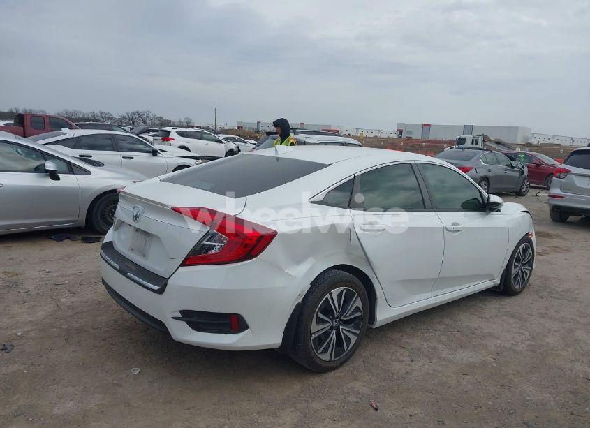 Photo 4 of 2018 Honda Civic EX-T (VIN JHMFC1F33JX037978)