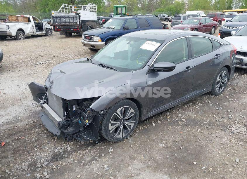 Photo 2 of 2018 Honda Civic EX-T (VIN JHMFC1F34JX027556)