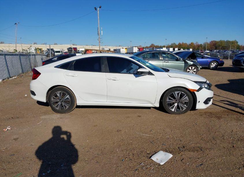 Photo 13 of 2018 Honda Civic EX-T (VIN JHMFC1F35JX003542)