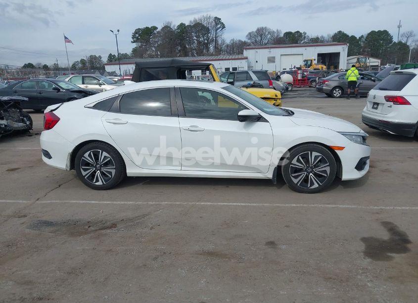 Photo 13 of 2018 Honda Civic EX-T (VIN JHMFC1F35JX020695)