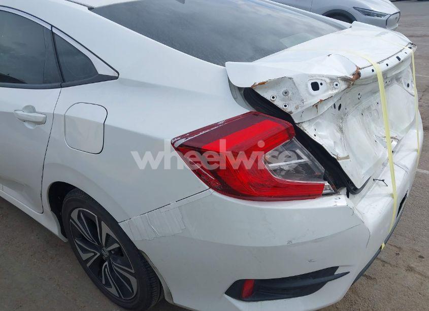 Photo 17 of 2018 Honda Civic EX-T (VIN JHMFC1F35JX020695)