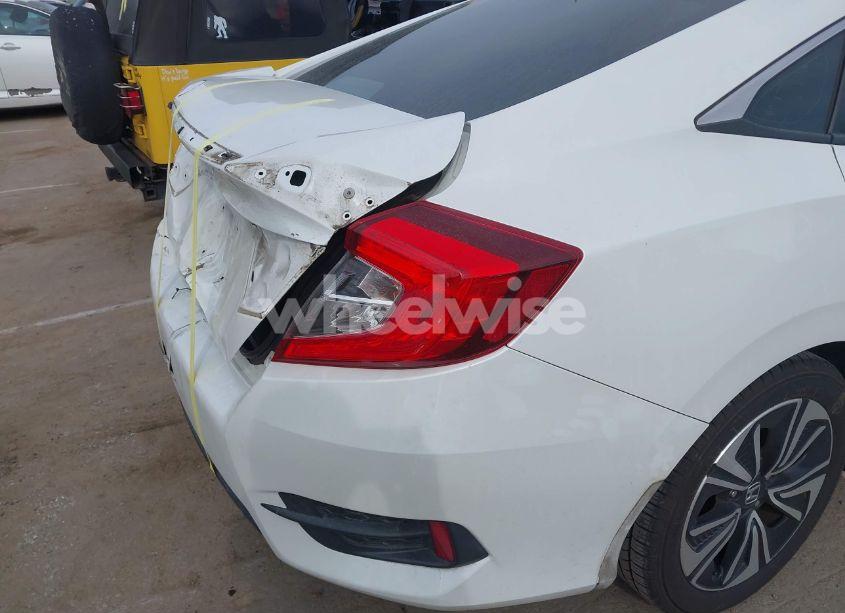 Photo 18 of 2018 Honda Civic EX-T (VIN JHMFC1F35JX020695)