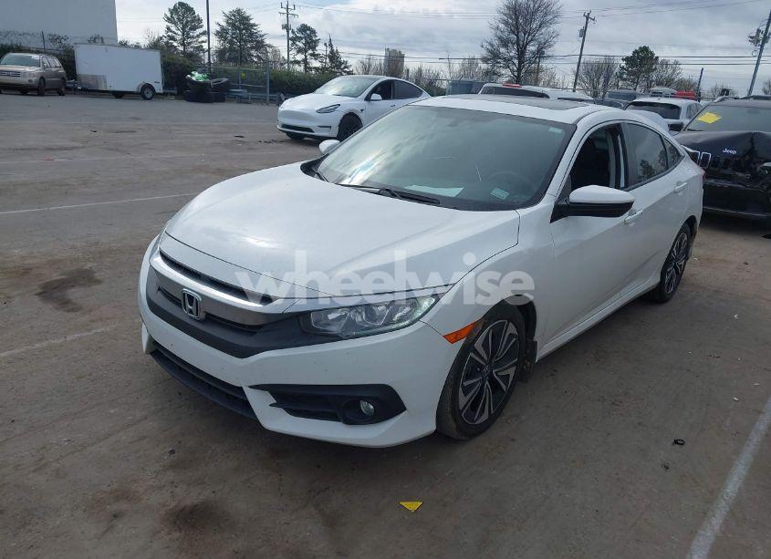 Photo 2 of 2018 Honda Civic EX-T (VIN JHMFC1F35JX020695)